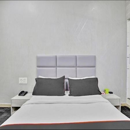 Hotel Unicorn, Surate Exterior foto