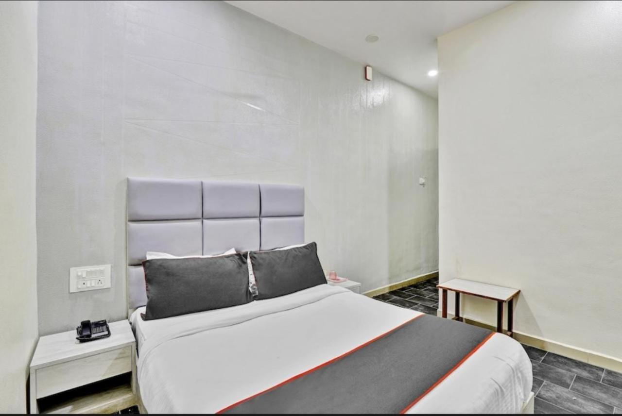 Hotel Unicorn, Surate Exterior foto